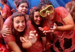 20 Weird Customs and Traditions Around the World